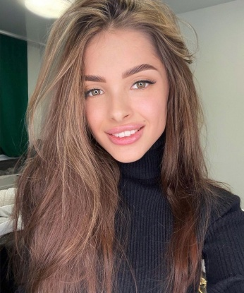 В Москве я знаю все самые милые уголки и лучшие заведения для проведения незабываемого времени. Мои услуги охватывают всю широту твоих желаний – от расслабляющего массажа до яркого экстаза. Мои возможности безграничны, и я готова исполнить любые сокровенные фантазии. Отзывы моих клиентов свидетельствуют об уникальном опыте, который ты можешь испытать в моих объятиях. Отправь мне сообщение, чтобы узнать больше и увидеть мои фото, и я стану твоей музой для незабываемых встреч.✨ 4, 22 года